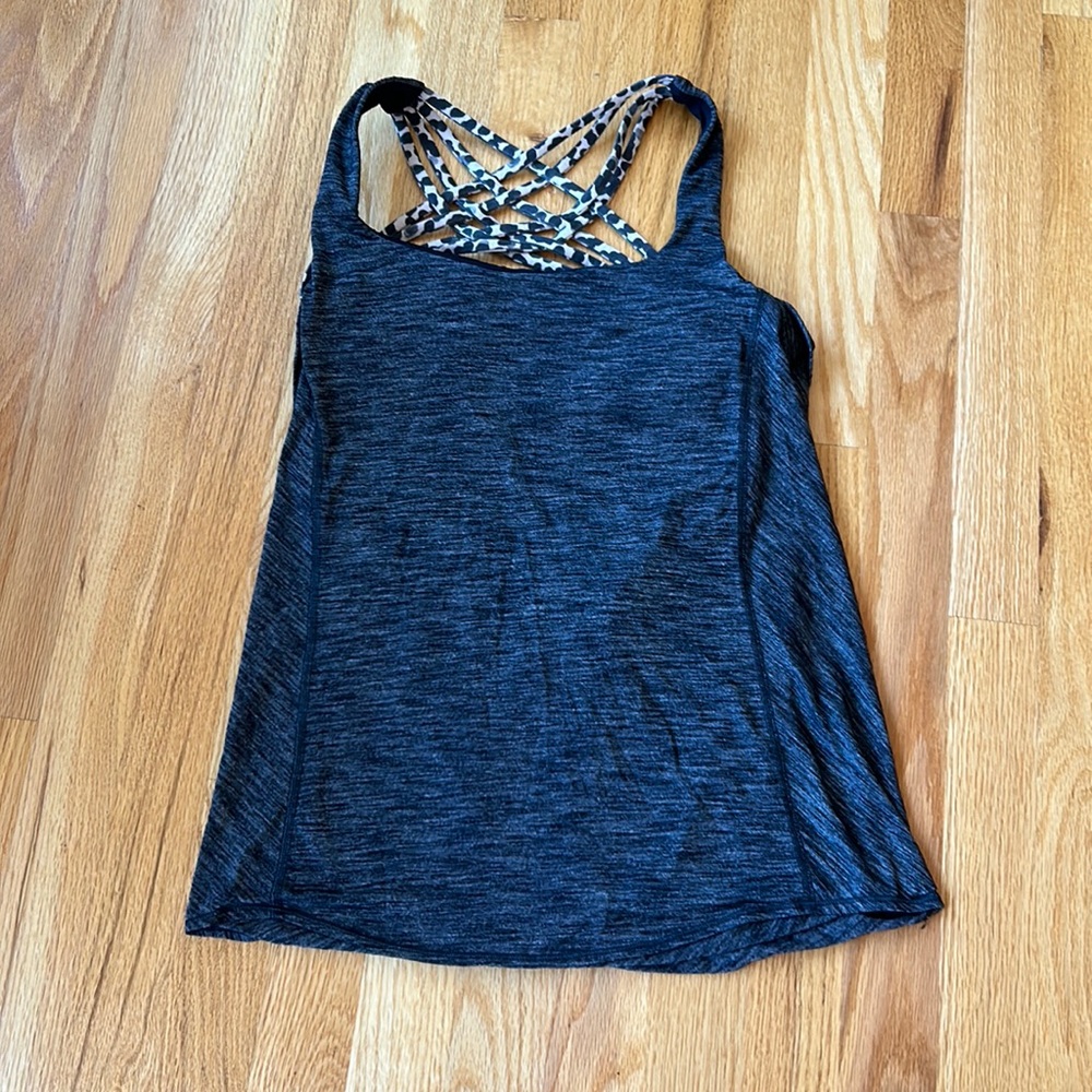 Lululemon open back yoga top size 6